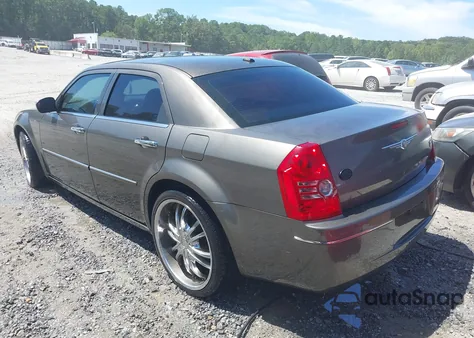 2010 Chrysler 300 Touring/Signature Series/Executive Series z USA, uszkodzony, nr VIN 2C3CA5CVXAH201307